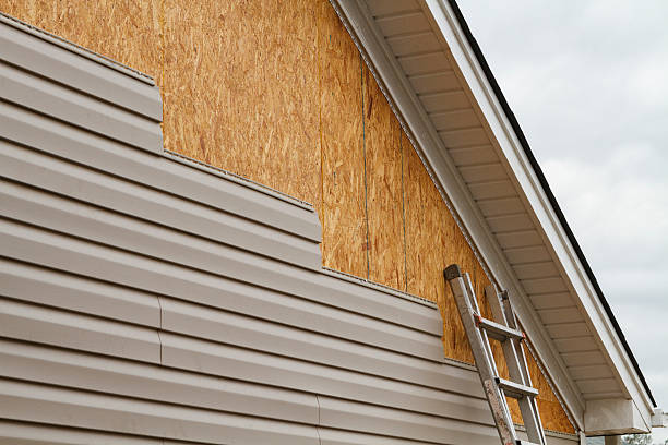 Professional Emergency Siding Repair technician working in Orlando, FL